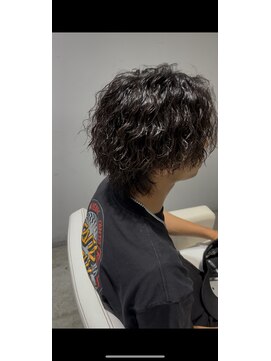 ミリ(milli Produce by ITAKURA) センターパートツイストスパイラルパーマ