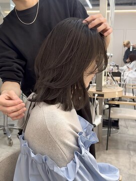 ウェイズトウキョウ 新宿店(Ways TOKYO) ミディアムレイヤー　グレージュ　かきあげ前髪