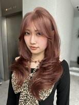 天神美容室&nbsp;海外レイヤーカットハッシュカットピンクベージュ
