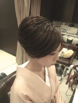 ヘアセットサロンエッジ(Edge) お着物でディナーショー用スジ盛り夜会