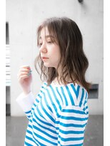 ルティア(Lutia) 重軽ウェーブ アッシュカラー 伸ばしかけ