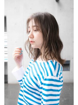 ルティア(Lutia) 重軽ウェーブ アッシュカラー 伸ばしかけ