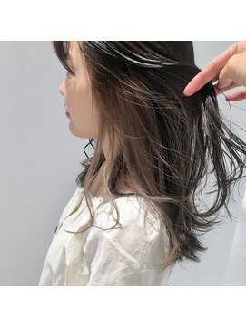 エミィ(emme) インナーカラー×ホワイティミルクティーベージュ