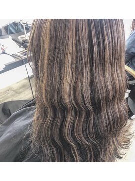 フレンズ 平岡店(friend's) 【札幌平岡　デザインカラー(ハイライト)】　五十嵐美穂