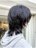 黒髪ウェーブ・ミディアムウルフ・ウルフショート
