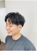 アップバングセンターパートツーブロック黒髪ショート