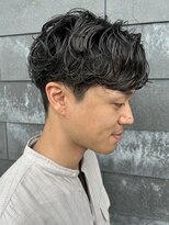 ヒュイル バイ ニアウ(Hwyl by Niau) メンズパーマセンターパートスパイラルパーマニュアンスパーマ