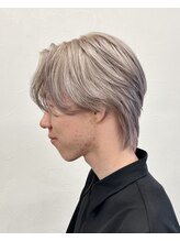 まるで韓国アイドル！毛流れセンターパートにホワイトカラー！