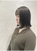 ぱっつんボブ×透明感◎オリーブカラー