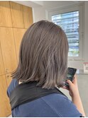 グレージュ切りっぱなしボブ
