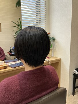 ウイバイファースト(u'i by first) ブラックカラースタイルのショートボブ