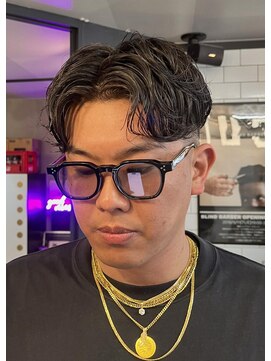 フランクスバーバーリザーブ 人形町店(FRANK’S BARBER RESERVE) センターパート/メンズパーマ/人形町　y
