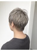 刈り上げすぎない清潔感のあるショートスタイル