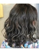 1.オフィスOKの透明感カラー