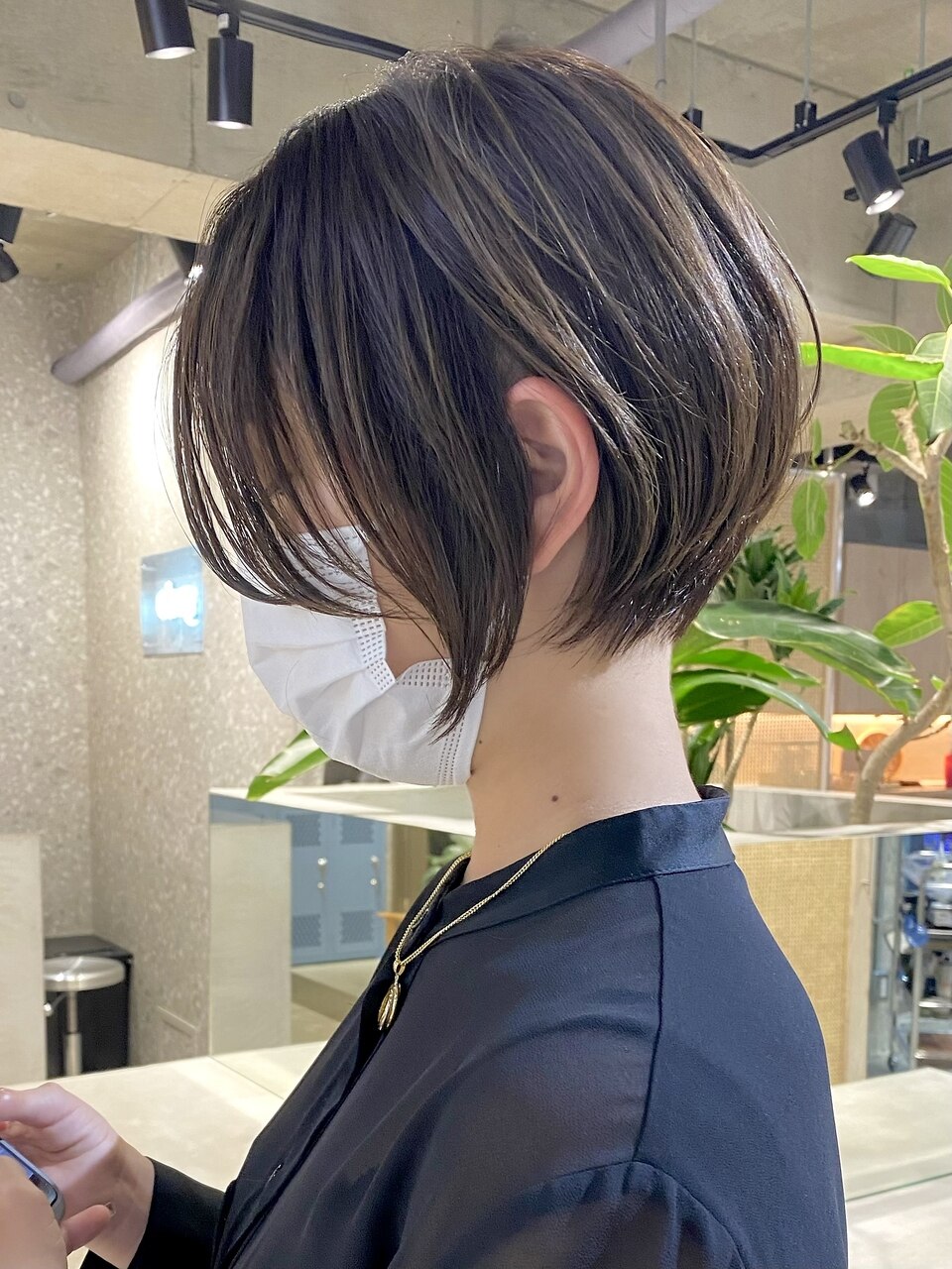 大人ショートボブ 前髪なし アースカラー 髪質改善 くびれヘア