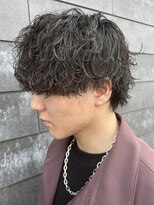 ヒュイル バイ ニアウ(Hwyl by Niau) メンズマッシュパーマ波巻スパイラルパーマニュアンスパーマ眉毛