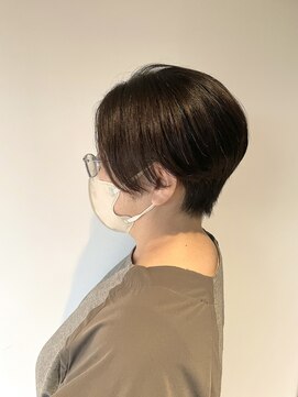 エン バイ スマイル(en by smile) 前下がりツーブロック大人ショート