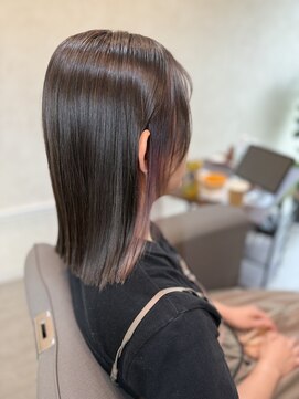 アキコ(AKIko) 大人ストレートに遊び心を。イヤリングカラーミディ