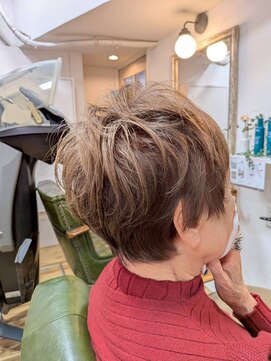 ルーチェ(Luce) 大人ショート/レイヤー/白髪ぼかしハイライト/立体感/脱白髪染め