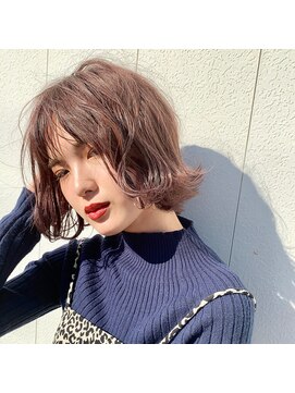 ヴィッカ ヘアーアンドメイク(vikka. hair and make) 自然光を味方につけたら怖いものはないぞ、ミディアムヘア