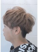メンズ刈上げミルクティーベージュ束感マッシュ