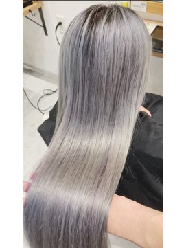 チェレ ロッソ 金剛店(Chere rosso) シルバーグレージュ×ダブルカラー×髪質改善