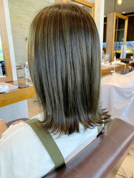 ラ メール ヘア デザイン(La mer HAIR DESIGN) オリーブカラー×外ハネミディ