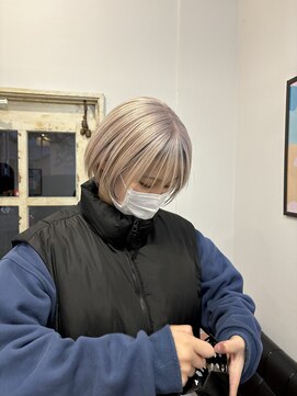 ブローチ(brooch) ホワイトベージュ