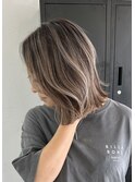 白髪ぼかしバレイヤージュ肩上ボブ