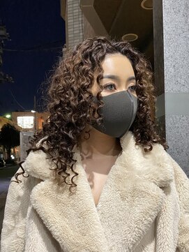 カー(KAH) スパイラルパーマ　レイヤーシルエット　ブラウン　高円寺