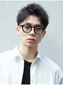 刈り上げツーブロック黒縁メガネ　短髪ショート