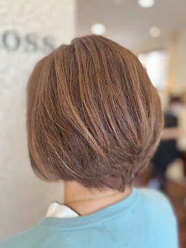 クロス(CROSS) 明るい白髪染め/ひし形ショート/ショートボブ/50代60代
