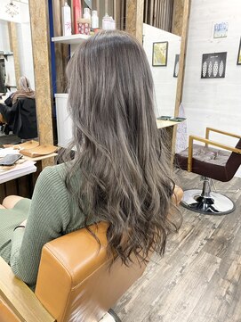 リリー シンジュク(Lilly) 【Lilly新宿】#大人可愛い#アッシュベージュ#イルミナカラー