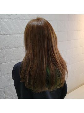 イーチ ヘアーアンドトータルビューティ(each hair&total beauty) インナーカラーグリーン/ロングスタイル　☆相川　美緒