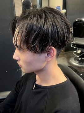 ビンゴ(BINGO) 944黒髪ツーブロック刈り上げモノトーングレージュバリアージュ