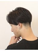 センターパートのマッシュスタイル