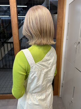 コス(KOS) クリームホワイトカラー