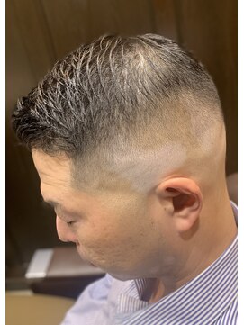 ミリオンバックス 御徒町店(Million Backs) アイロンパーマ×スキンフェード<理容室>[メンズ/眉毛/バーバー]