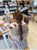 上品さと可愛さを叶える編みおろしスタイル
