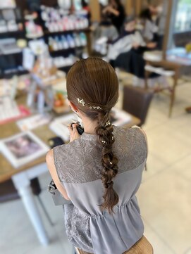 フォルテ 藤枝エピ店 上品さと可愛さを叶える編みおろしスタイル