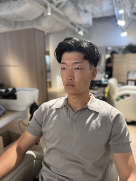 ウノプリールヴァモス(unopulir Vamos) センターパート刈り上げあり