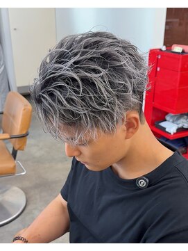 リップス 吉祥寺店 (LIPPS) ホワイトシルバーアッシュバレイヤージュサーフフェザーショート