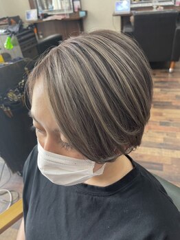 サロンドヒューレー(salon de HYLE)の写真/≪一生通いたいと思えるサロン≫落ち着いた空間と丁寧なカウンセリングで、30代~の髪悩みに寄り添う―