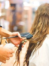 白髪染めしてもサラ髪の人の共通点は『前処理トリートメント』です！カラー前に必須のケアをしてサラ髪を！