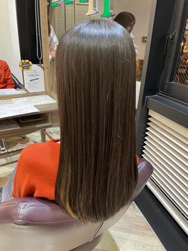 エクリ シセイドウ 麻布十番店(equri×SHISEIDO) インナーカラーがポイントの黒髪ツヤロング