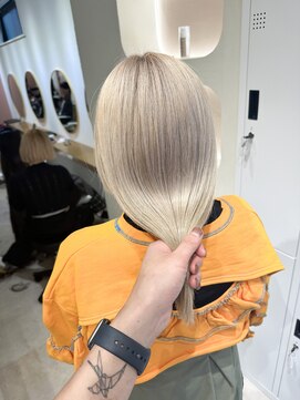 アンドリルム 梅田(&Lillme) ホワイトベージュ