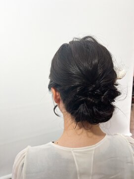 シュリット(schritt) あみこみゆるふわシニヨンヘアセット　　　SERA