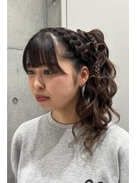 スタジオカラー(Studio Color)&nbsp;ハートと編み込みのサイドポニーアレンジ
