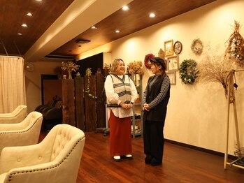 ヘアープレイス スパロウ(Hair place Sparrow)の写真/大人女性だからこそ出てくる髪の悩み…同じ世代の女性スタイリストだから、気軽に安心してご相談ください♪