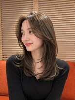 オアシスアヴェダ ザ・ペニンシュラ東京(OASIS AVEDA)&nbsp;大人セミロングレイヤー・オリーブグレージュ・艶髪・銀座日比谷